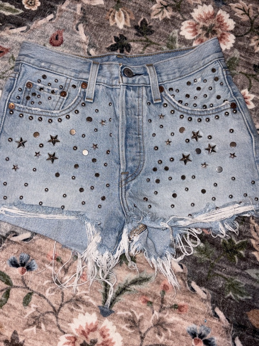 LEVIS • 501 High Rise Denim Star Studded Shorts SIZE 25
